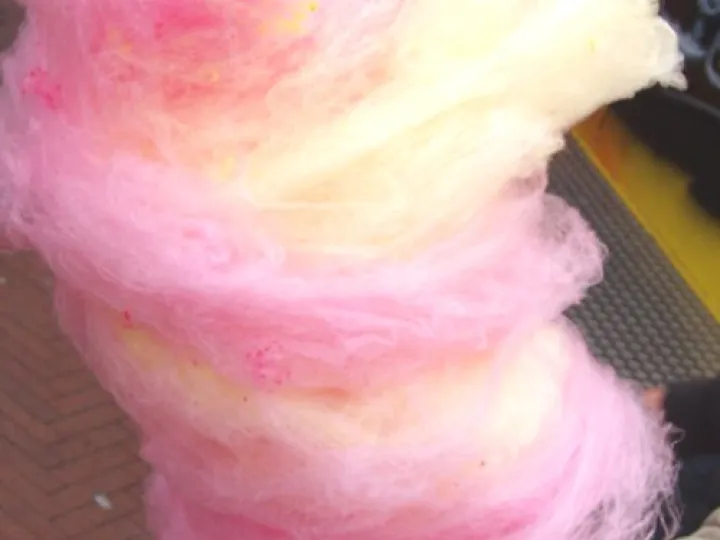 Algodón de azúcar grande en tonos rosa y amarillo